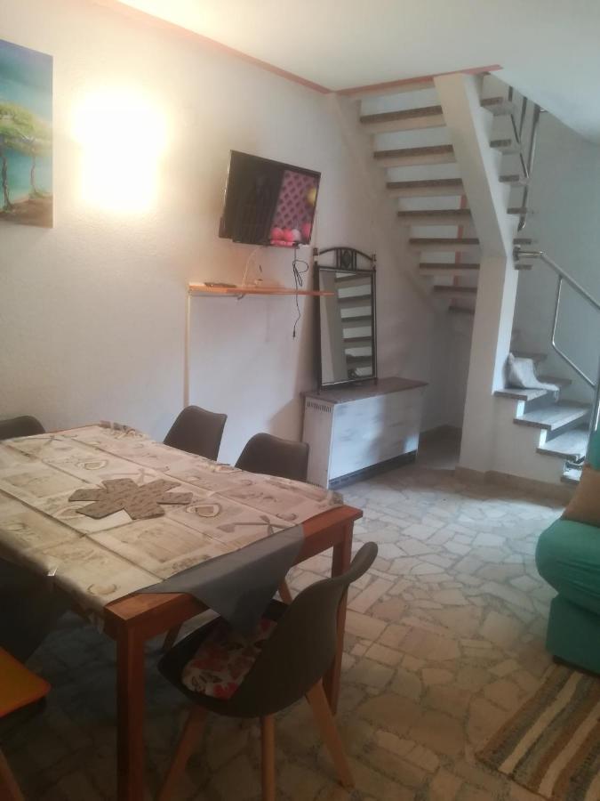 Villa Edward Premantura Esterno foto