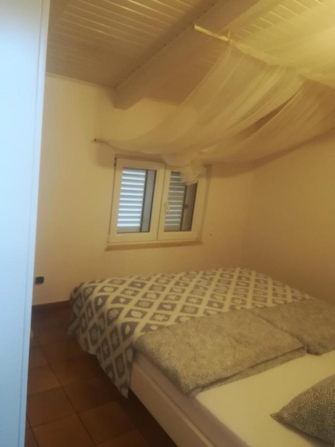 Villa Edward Premantura Esterno foto