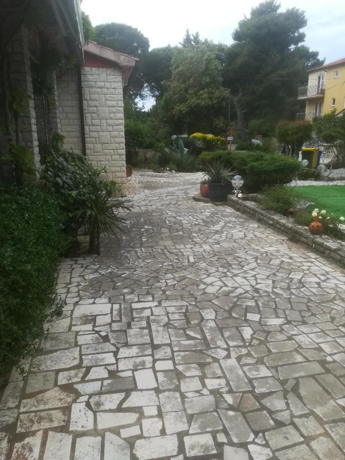 Villa Edward Premantura Esterno foto